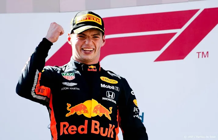 verstappen passeert vettel en is nu derde