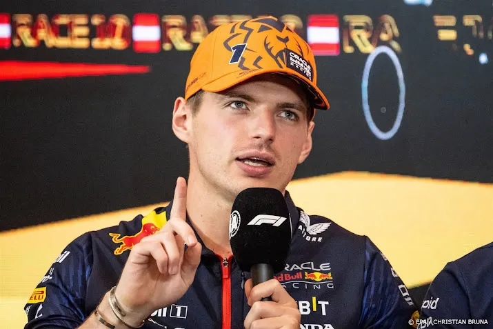 verstappen reageert op hamilton en vindt leven ook oneerlijk