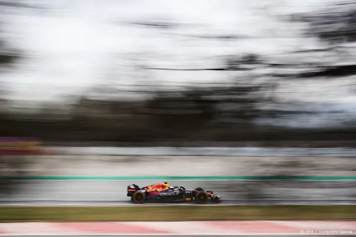 verstappen rijdt op tweede testdag in bahrein tweede tijd