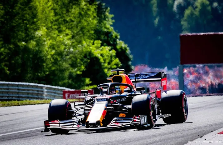 verstappen schuift plek op na straf hamilton