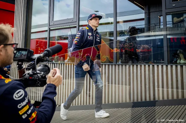 verstappen slaat eerste training op nat silverstone over