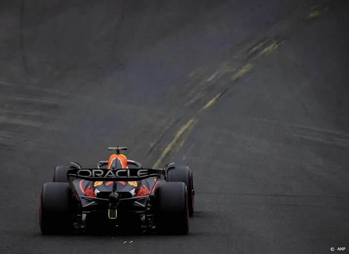 verstappen snelst in kwalificatie gp belgie maar pole voor sainz