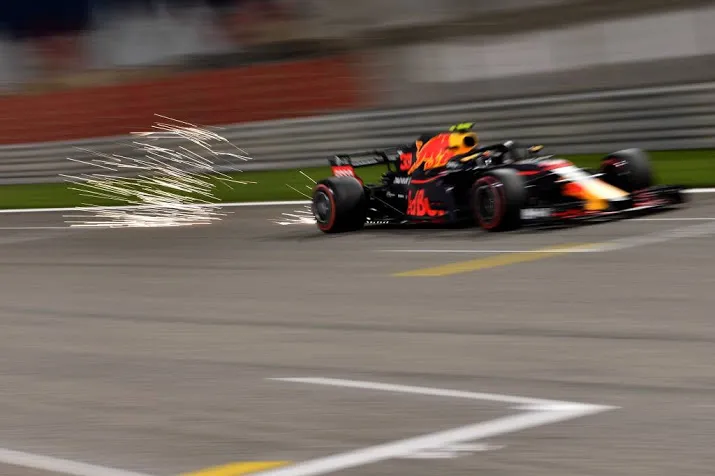 verstappen staat voor inhaalrace in bahrein