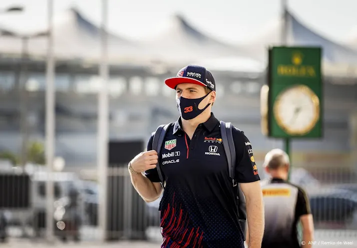 verstappen toont zich op yas marina circuit nog geen max mania