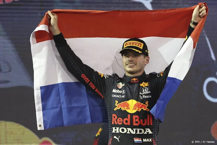 verstappen troeft leclerc af en zegeviert in gp saudi arabie