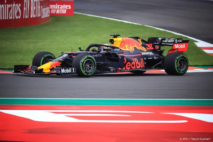 verstappen tussen ferraris in tweede training