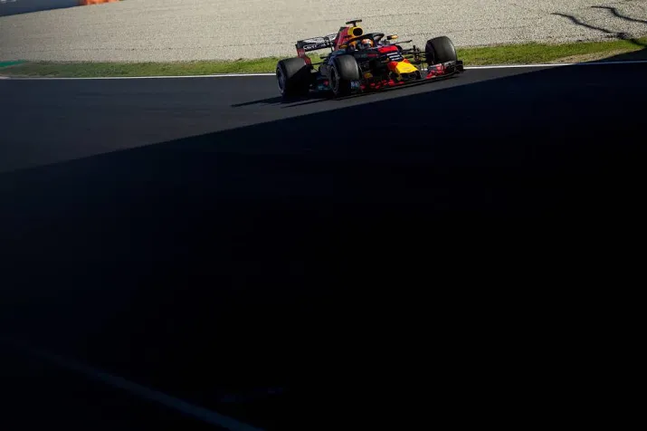 verstappen valt even stil tijdens testrace