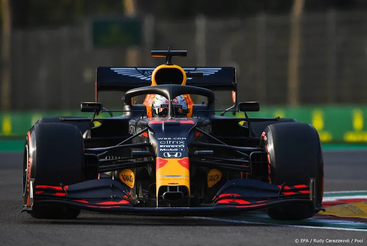 verstappen vanaf derde plek op jacht naar mercedessen