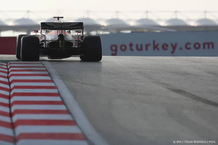 verstappen wil opheldering over het gladde asfalt in istanbul