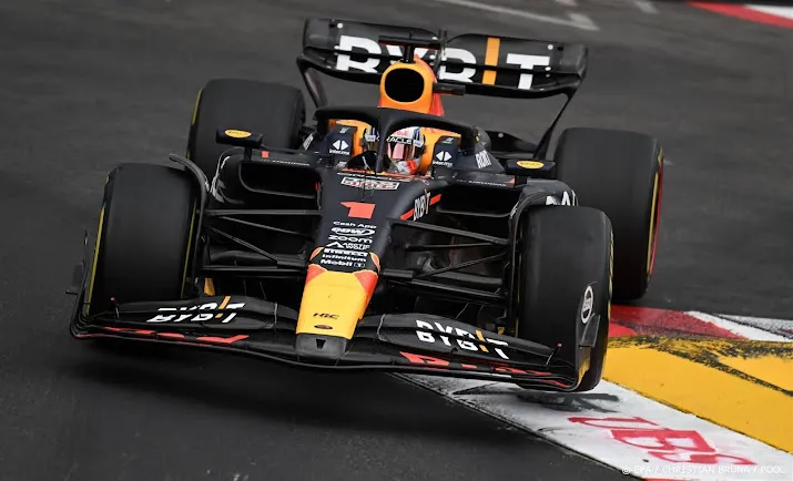 verstappen zegeviert in nat monaco en verstevigt wk leiding