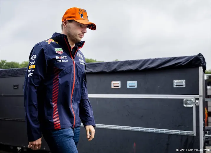 verstappen zet geen tijd neer in verregende training in belgie