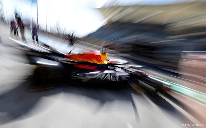 verstappen zet tweede tijd neer in tweede vrije training