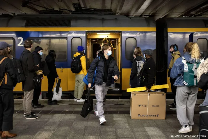 vertragingen op spoor door beschadigde bovenleidingen