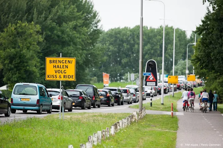 vertrekkende lowlands fans zorgen weer voor files