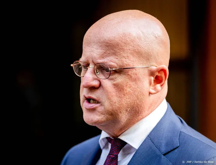 vertrouwen in grapperhaus krijgt knauw na bruiloft