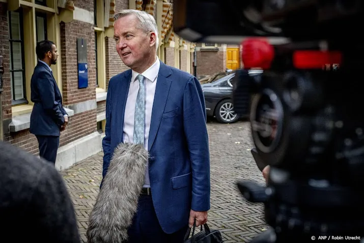 veruit meeste migranten blijven komen voor studie werk of liefde