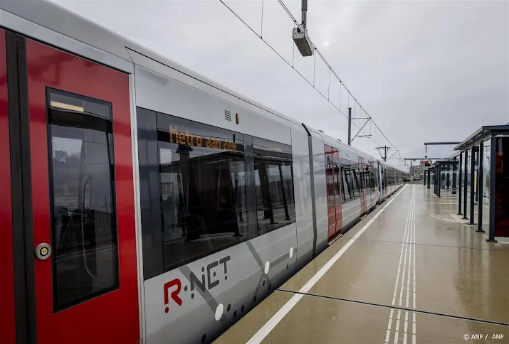 vervoersbedrijf ret verhoogt lonen met 14 tot 20 procent
