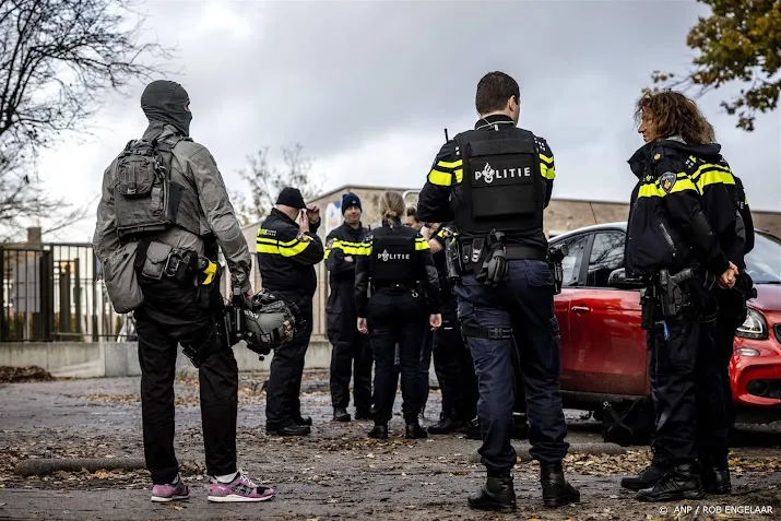 verwarde man liet mogelijk explosief achter in school oisterwijk