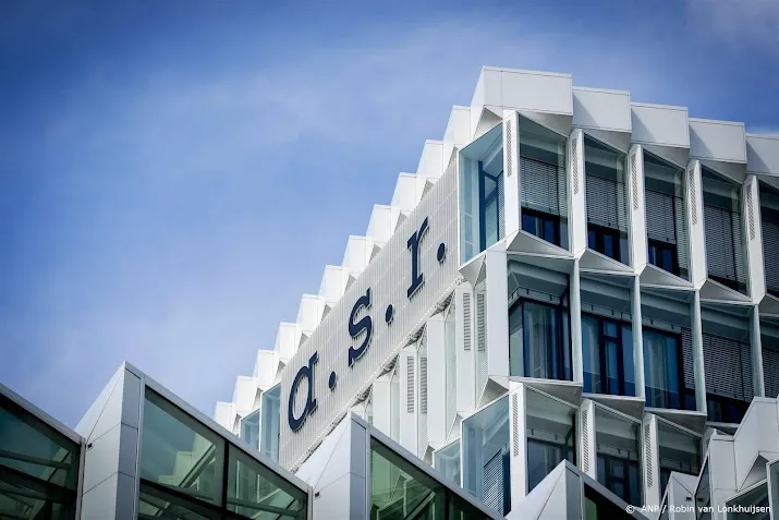 verzekeraars aan kop in hogere aex index