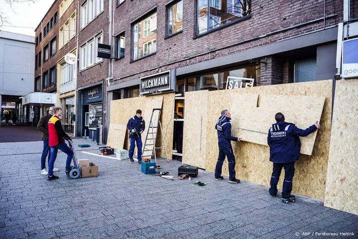 verzekeraars ondernemers gewoon uitbetaald bij schade rellen