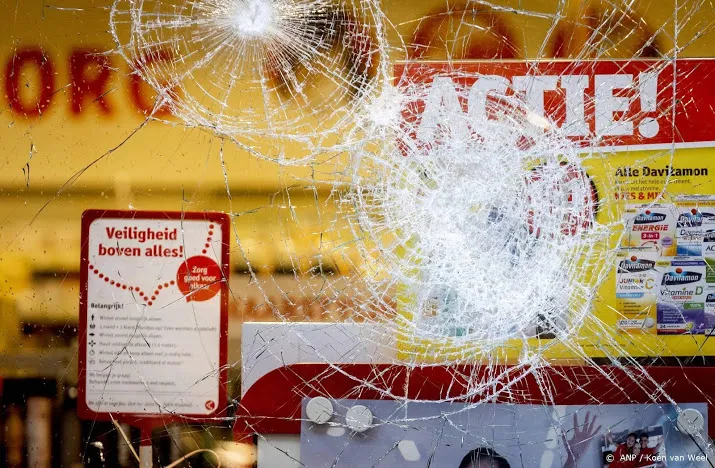 verzekeraars zeker 1 miljoen euro schade door avondklokrellen