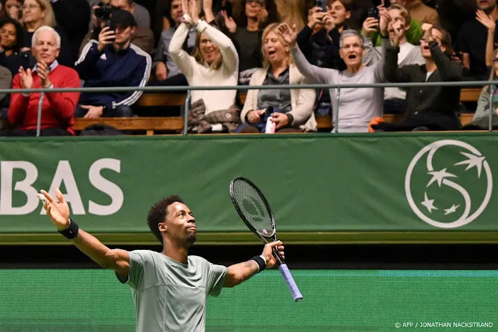 veteraan monfils zegeviert in stockholm en voegt zich bij federer