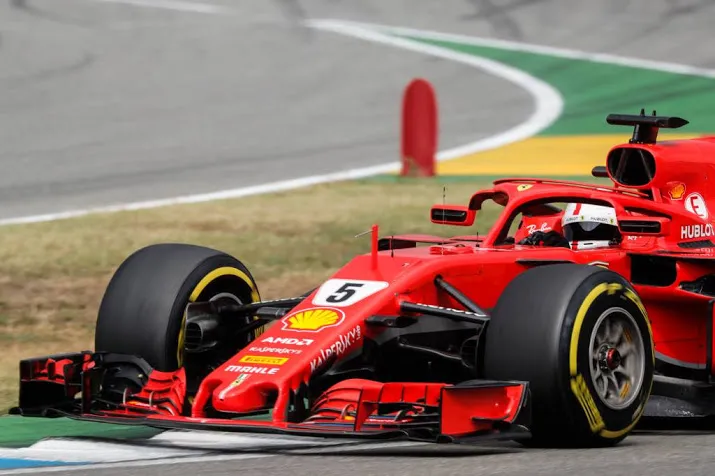 vettel valt als koploper uit in thuisrace