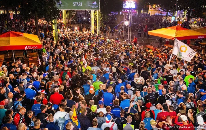 vierdaagse van start met 44 702 wandelaars