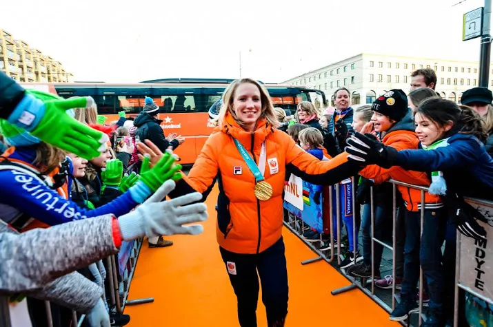 vijf gouden olympiers geridderd