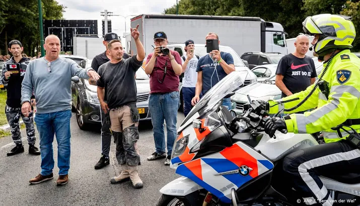 vijf mensen opgepakt voor verstoren boerenprotest