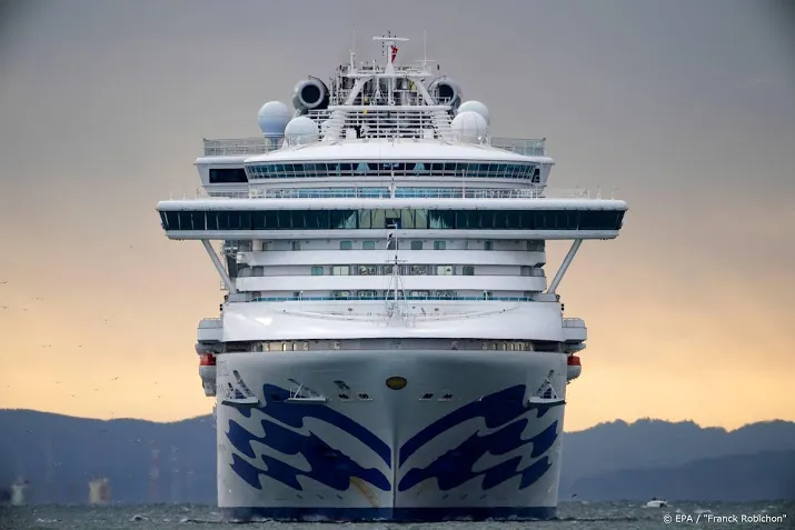 vijf nederlanders op cruiseschip met coronavirus bij japan
