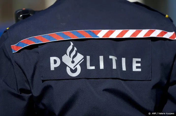 vijf rotterdamse agenten berispt vanwege racisme in appgroep
