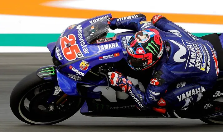 vinales pakt pole in valencia