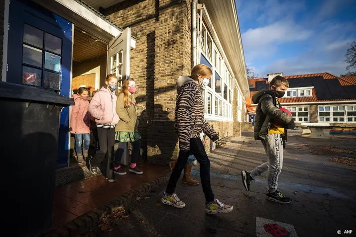 viroloog besluit over scholen komt te vroeg