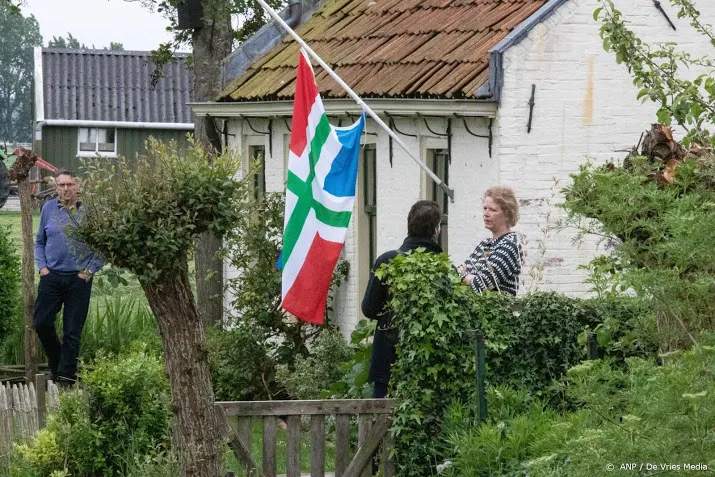 vlaggen halfstok in westerwijtwerd