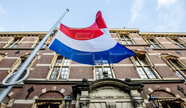 vlaggen halfstok voor lubbers