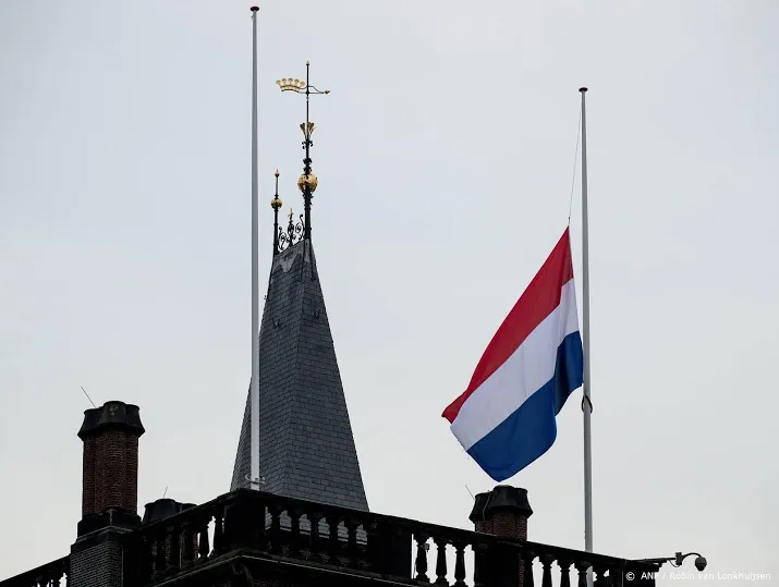 vlaggen op overheidsgebouwen dinsdag halfstok