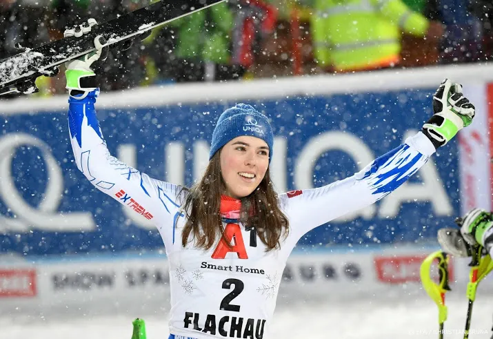 vlhova beeindigt zegereeks shiffrin op slalom