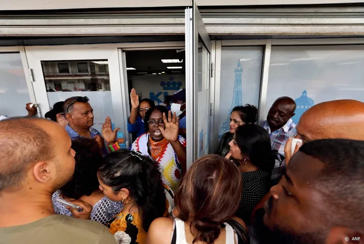 vliegtuig kapot repatrianten vanuit suriname gestrand