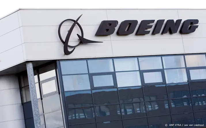 vliegtuigbouwer boeing diep in het rood