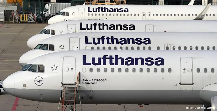 vliegtuigen lufthansa aan de grond door it storing