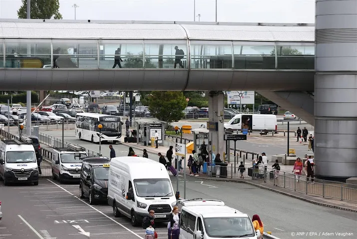 vliegveld manchester schrapt vluchten om stroomstoring