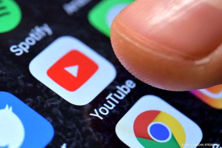 vlogger sweep blij dat hij weer vrij is