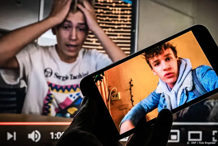 vloggers ties en govert komen weg met boete