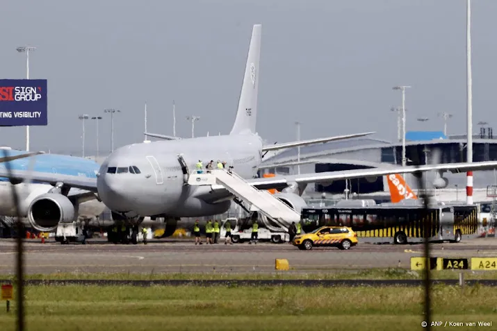 vlucht met 269 geevacueerden uit kabul geland op schiphol