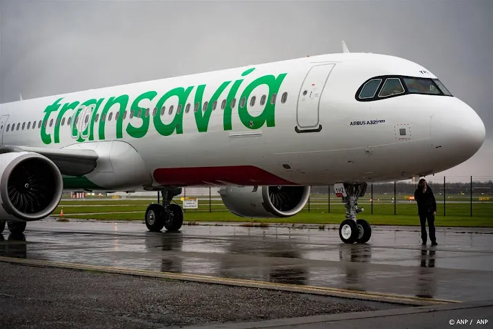 vlucht van valencia richting eindhoven keert om door rook