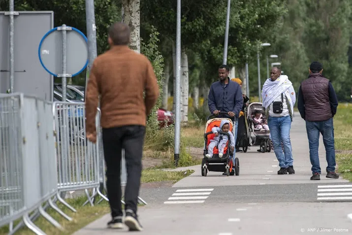 vluchtelingenwerk weigeren nareizigers ronduit harteloos