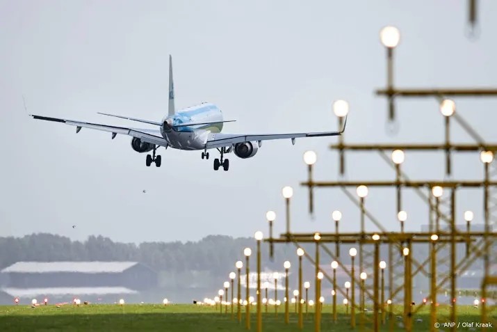 vluchten geannuleerd op schiphol vanwege wind