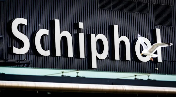 vluchten op schiphol geschrapt om slecht weer