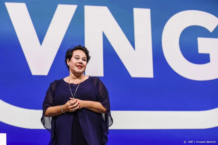vng voorzitter dijksma val van het kabinet is onbezonnen